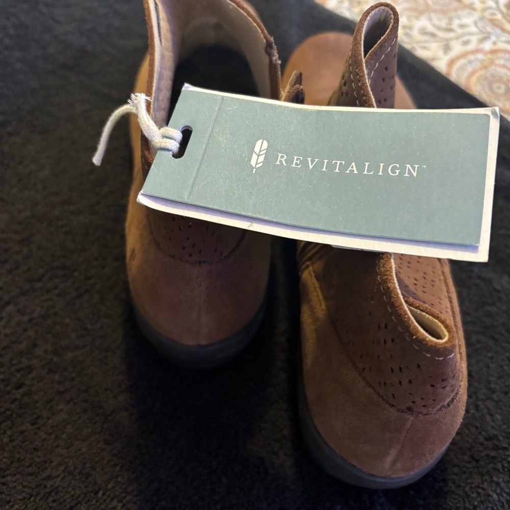 Revitalign Women’s size 10b suede boots